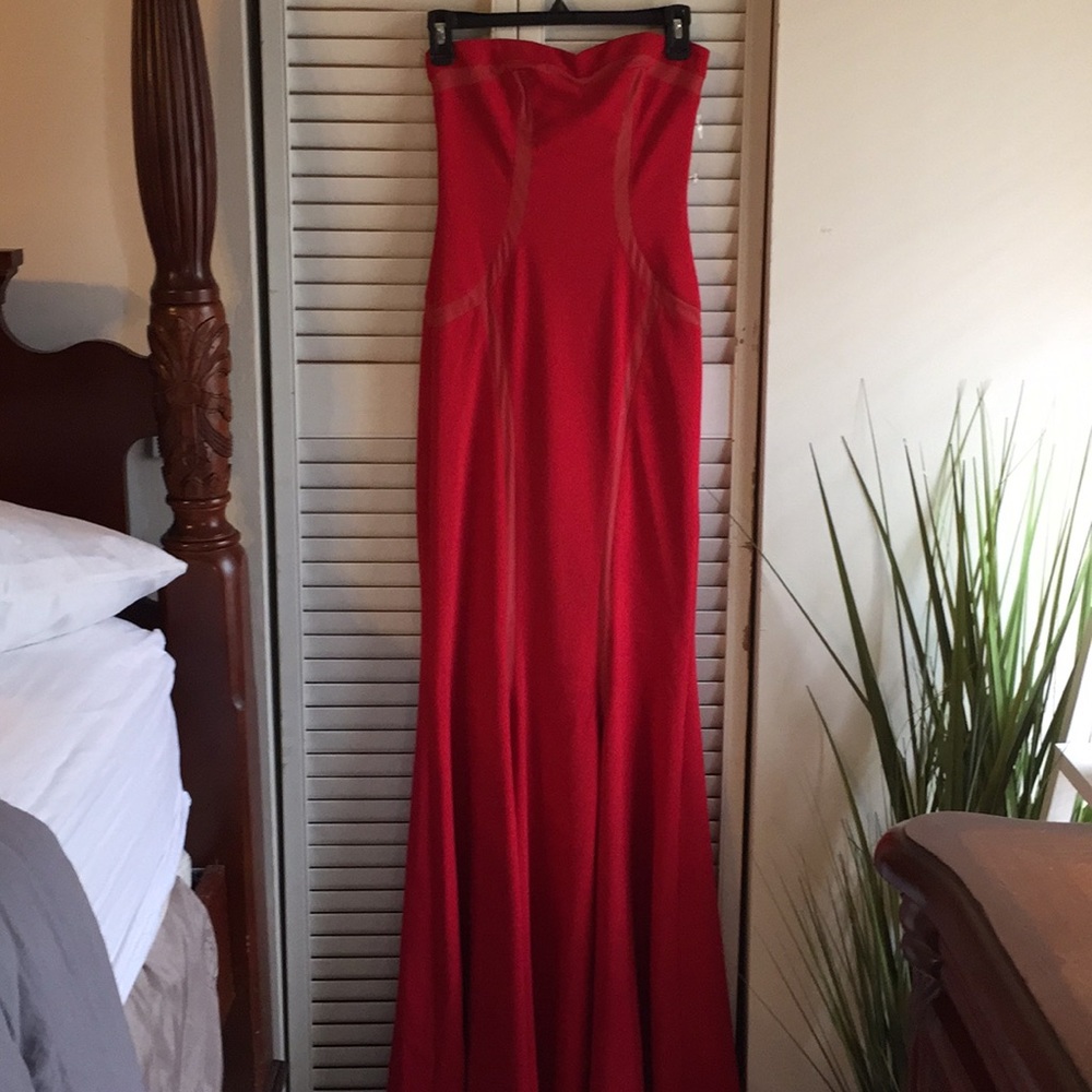 Formal cachè red dress